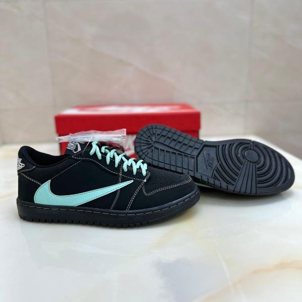 JORDANS RETRO 1 TRAVIS SCOTT TIFFANY