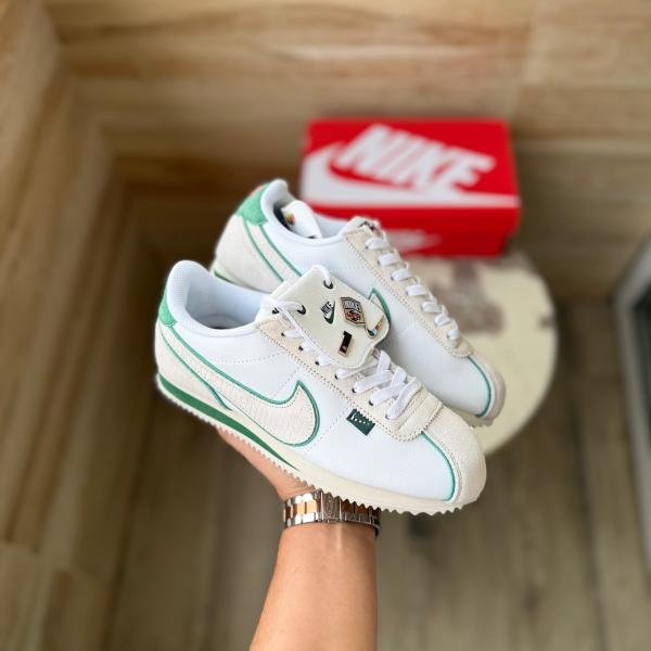 NIKE CORTEZ PETALS UNITED