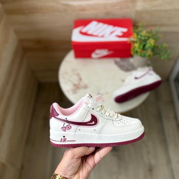 NIKE AIRFORCE ONE VALENTINE 2023