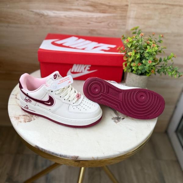 NIKE AIRFORCE ONE VALENTINE 2023