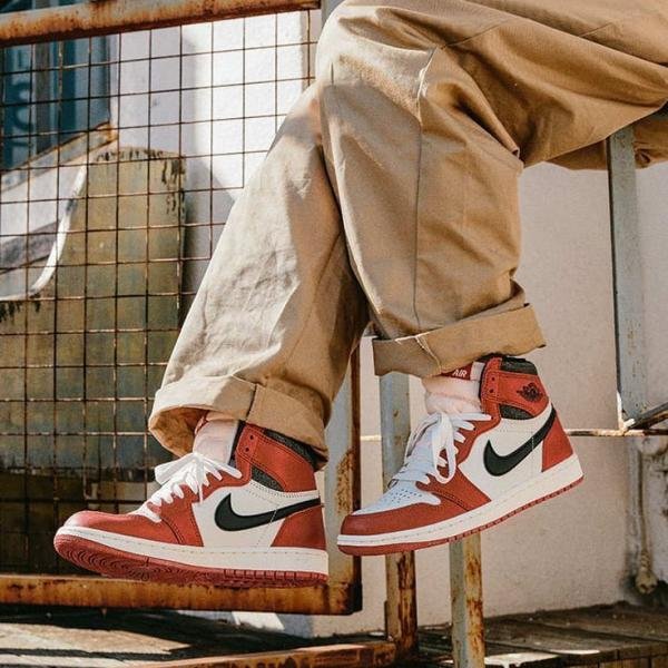 AIR JORDANS RETRO 1 LOST AND FOUND