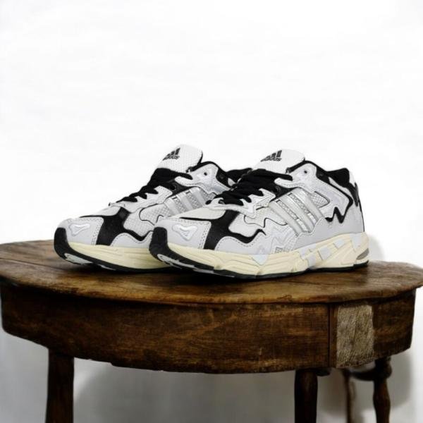 ADIDAS BAD BUNNY RESPONSE CL WHITE BLACK