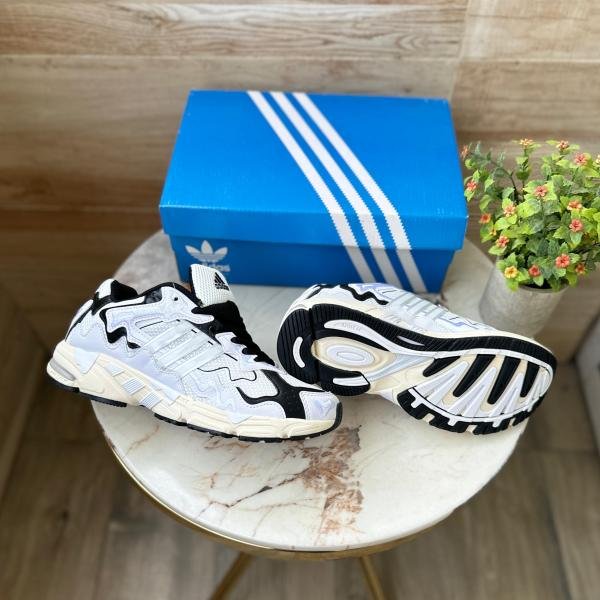 ADIDAS BAD BUNNY RESPONSE CL WHITE BLACK
