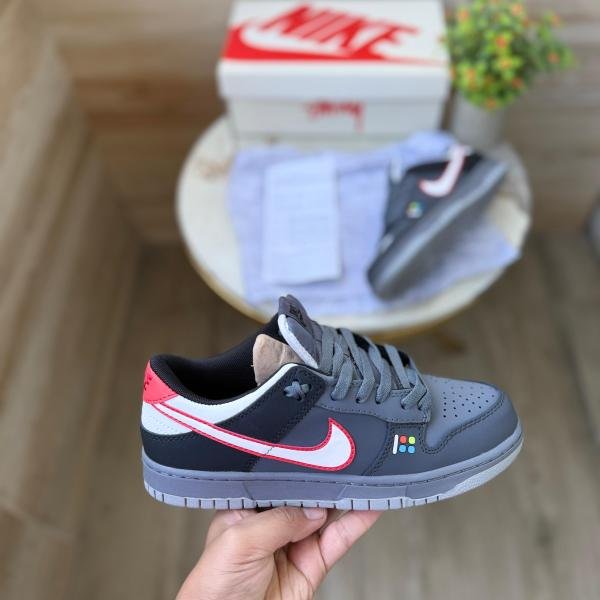 NIKE SB DUNK SUPREME 2025