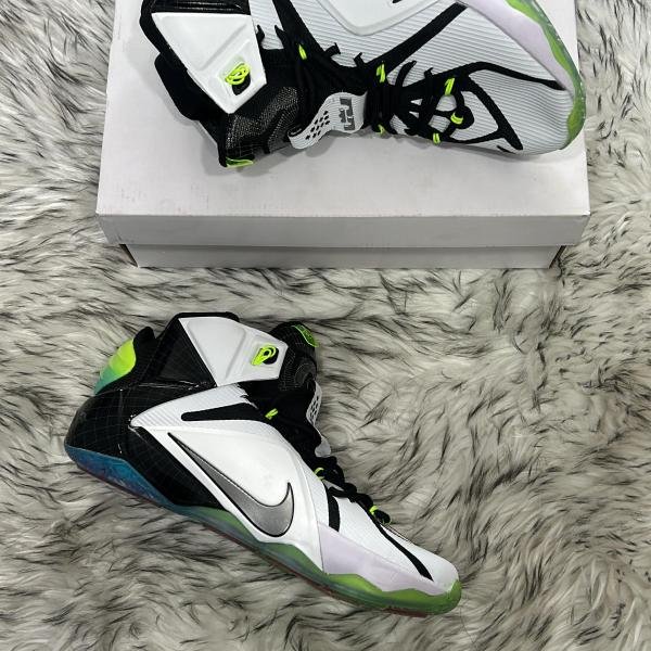 NIKE LEBRON 11