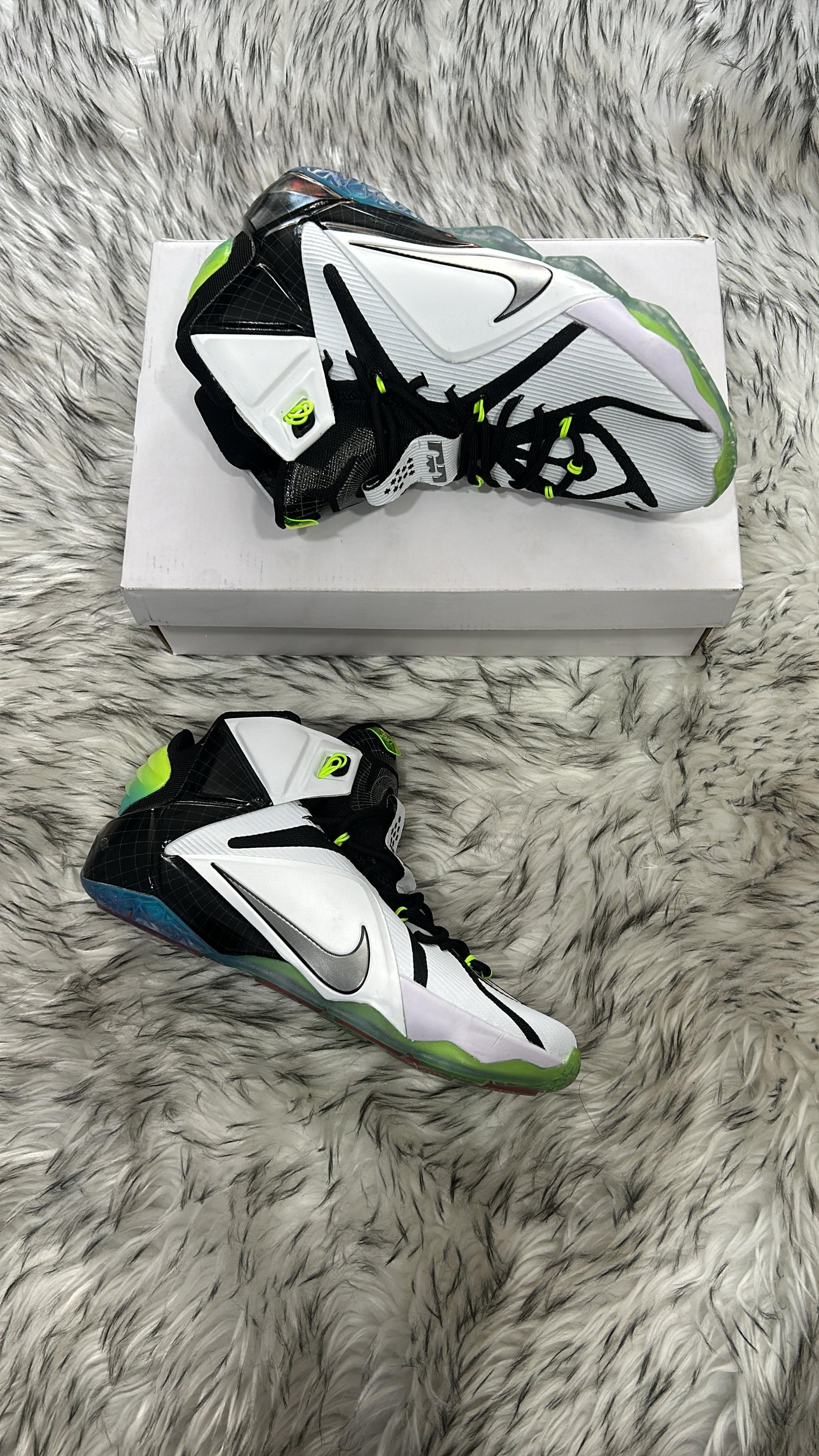 NIKE LEBRON 11