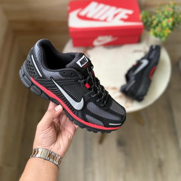 NIKE ZOOM VOMERO BRED SPIDER-MAN