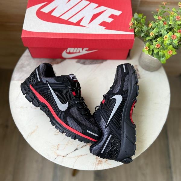 NIKE ZOOM VOMERO BRED SPIDER-MAN