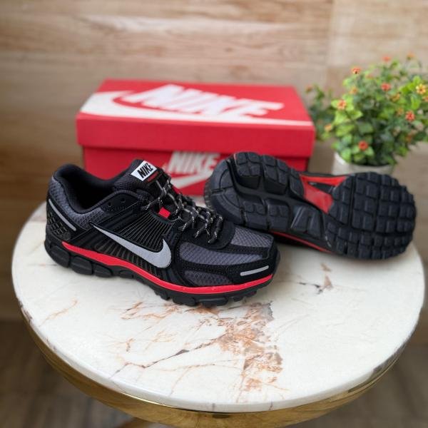 NIKE ZOOM VOMERO BRED SPIDER-MAN