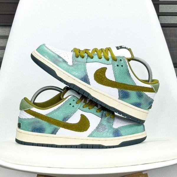 NIKE SB DUNK CHAMELEON