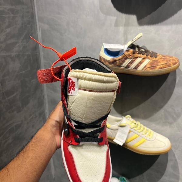 AIR JORDAN 1 RETRO HIGH ‘WHITE UNC RED’