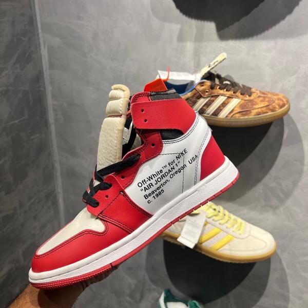 AIR JORDAN 1 RETRO HIGH ‘WHITE UNC RED’