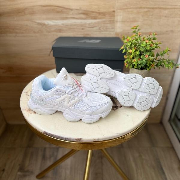 NEW BALANCE 9060 TRIPPLE WHITE