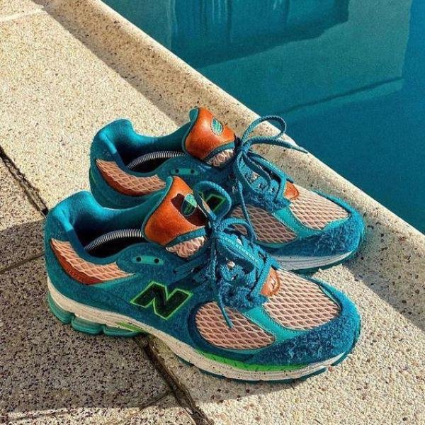 NEW BALANCE 2002r SALEHE BEMBURRY