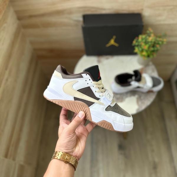 AIR JORDANS RETRO TRAVIS SCOTT