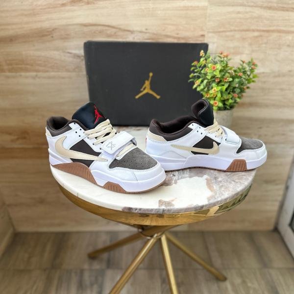 AIR JORDANS RETRO TRAVIS SCOTT