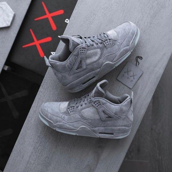 AIR JORDANS 4 KAWS GREY