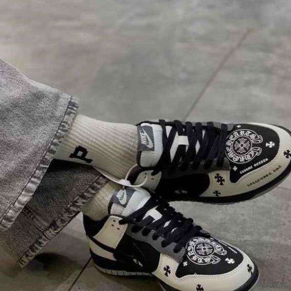 NIKE SB DUNK CHROME HEARTS