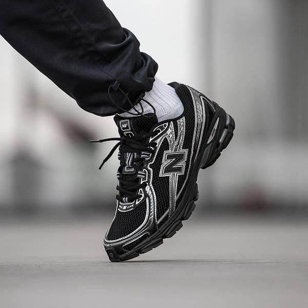 NEW BALANCE 740 BLACK