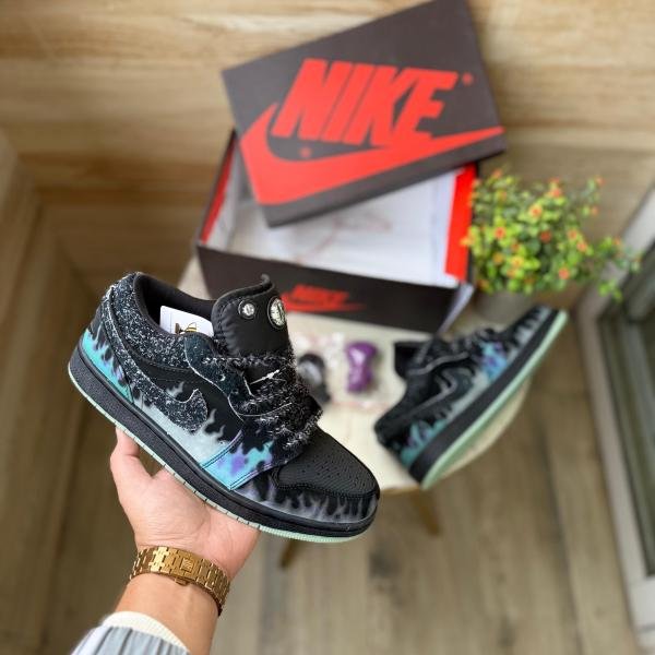 AIR JORDANS 1 LOW HALLOWEEN BLACK CAT