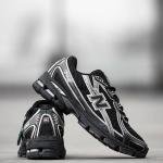 NEW BALANCE 740 BLACK