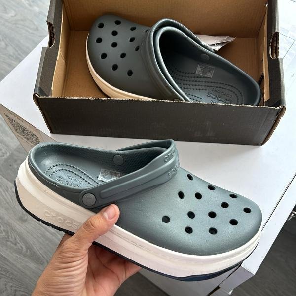 CROCS CLASSIC HOLE