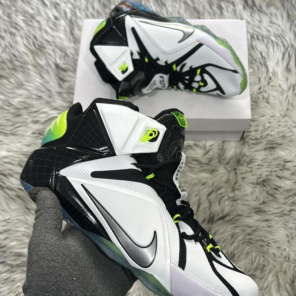NIKE LEBRON 11