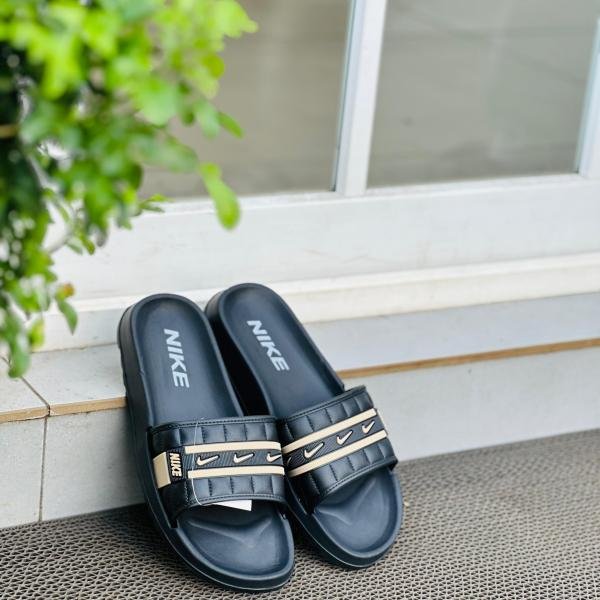 NIKE FLIP FLOPS