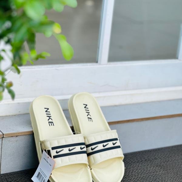 NIKE FLIP FLOPS