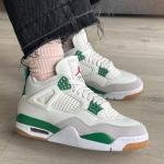 JORDANS RETRO 4