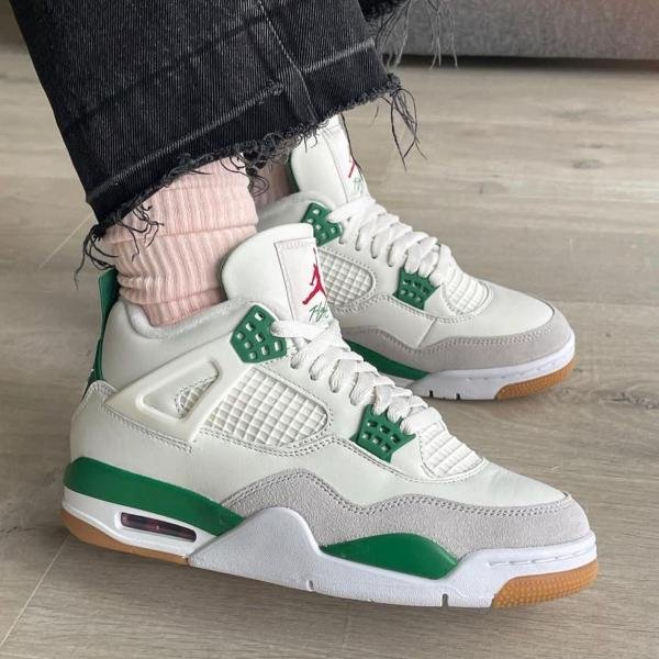 JORDANS RETRO 4