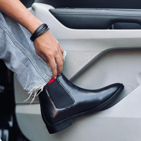 CHELSEA BOOTS