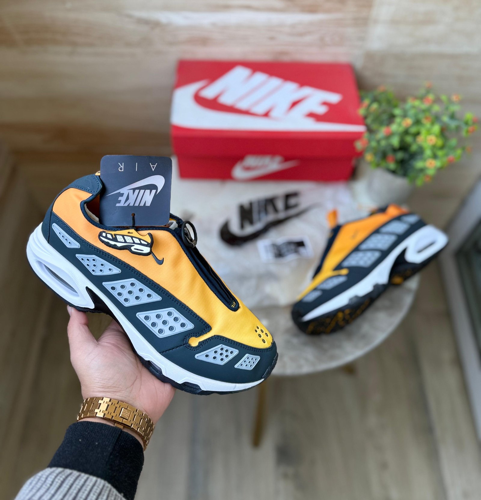 NIKE AIR MAX SNDR CANYON GOLD