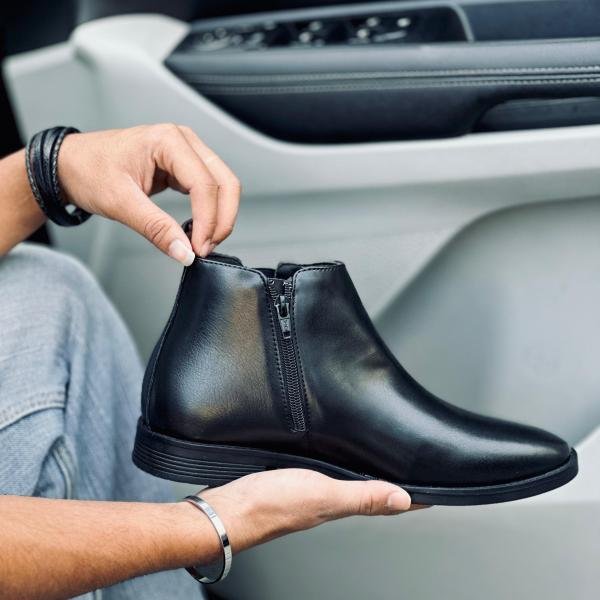 CHELSEA BOOTS