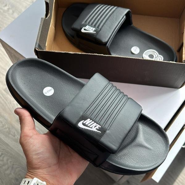 NIKE SLIPPERS