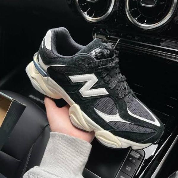NEW BALANCE 9060 BLACK/WHITE