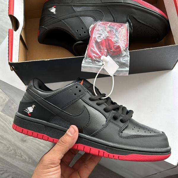 SB DUNK PIGEON