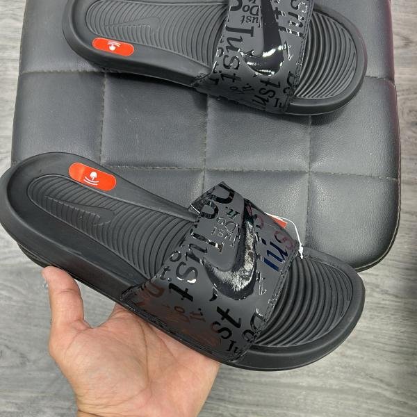 NIKE SLIPPERS