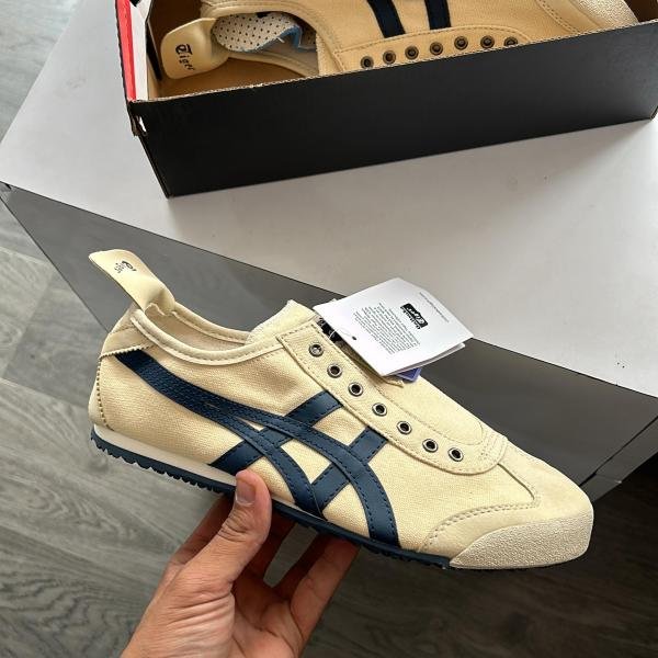 ONITSUKA TIGER SLIP ON