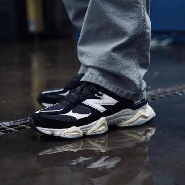 NEW BALANCE 9060 BLACK/WHITE