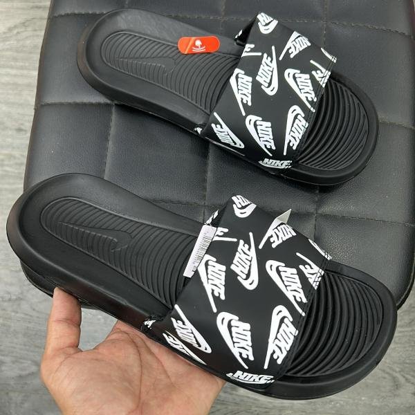 NIKE SLIPPERS