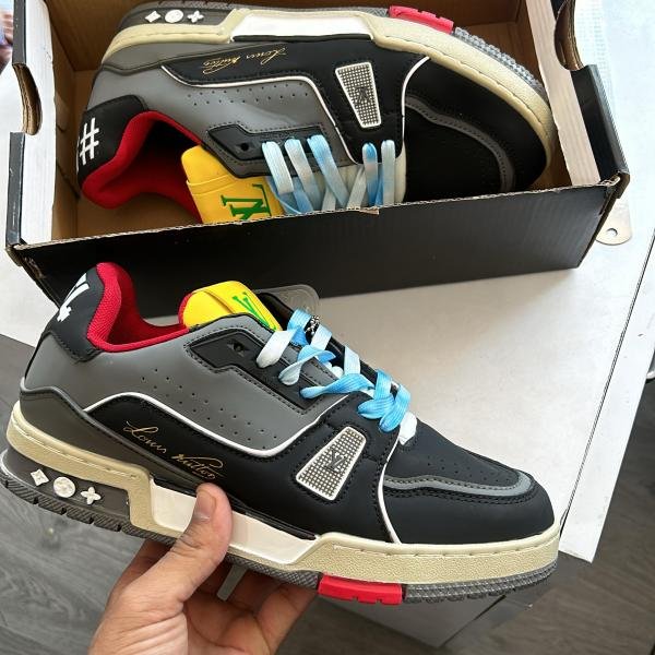 LV SNEAKER