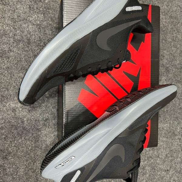 NIKE ZOOM GUIDE 10