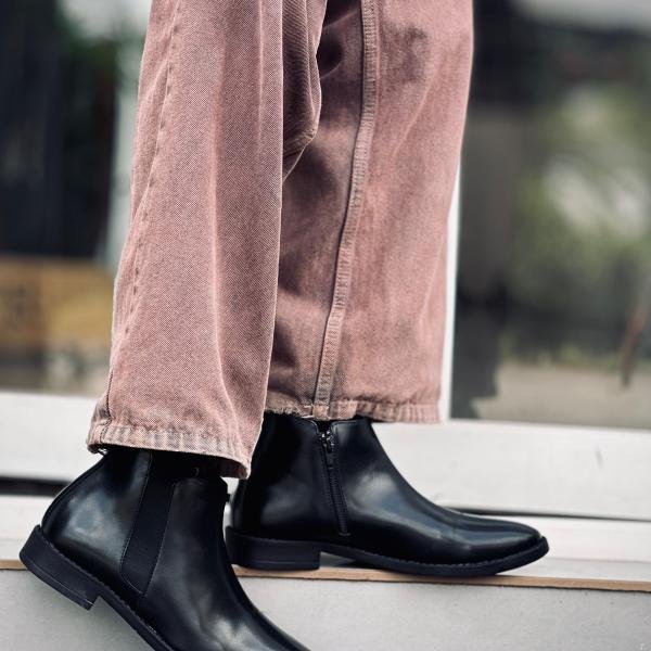 CHELSEA BOOTS