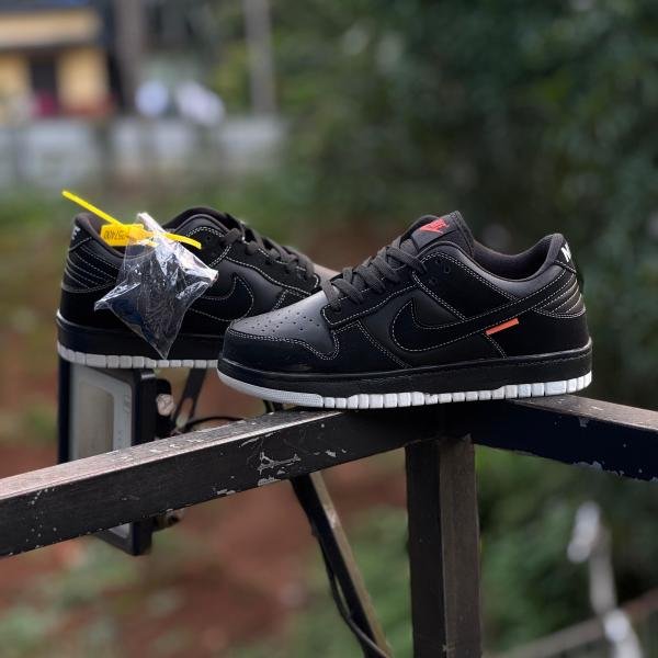 NIKE SB DUNK TIGHT BOOTH