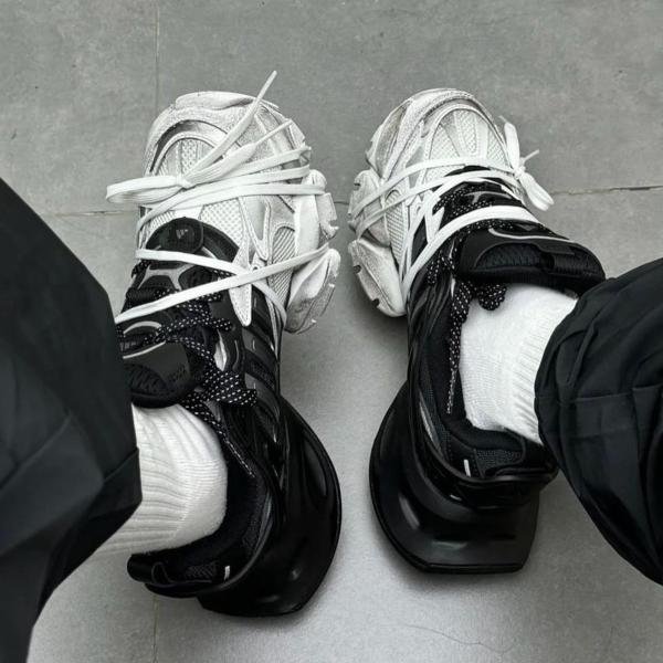 ADIDAS XLG RUNNER DELUXE WHITE BLACK