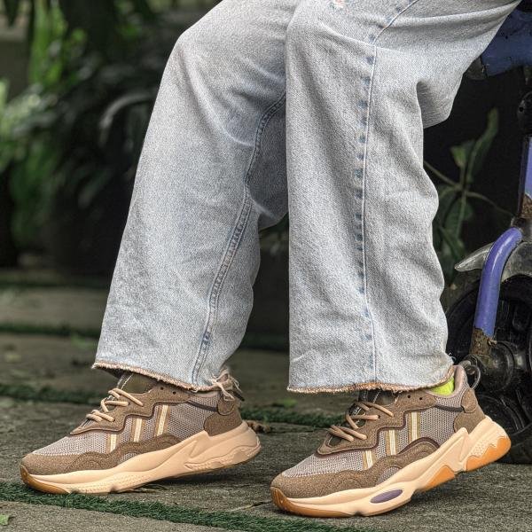 IMPORTED ADIDAS OZWEEGO