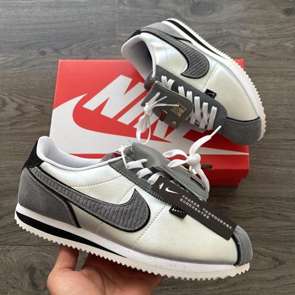 NIKE CORTEZ PETAL BAR