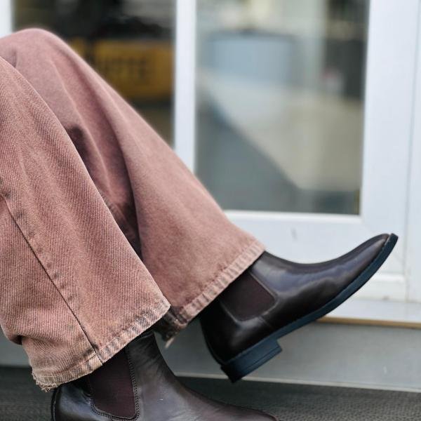 CHELSEA BOOTS