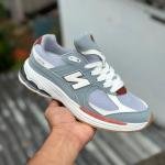 NEW BALANCE 2200R